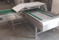 Automatic trays loading device for fresh dough