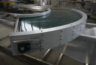 90° belt conveyor with conical rollers